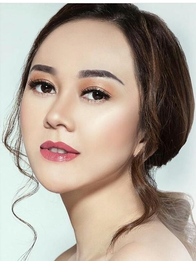 Kedua pakai masker bibir atau lip scrub, kata Aura Kasih di Sofia The Gunawarman, Jakarta Selatan, Rabu (8/8/2018) (Foto: Instagram)