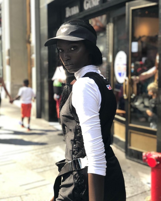 Tawaran sebagai wajah Estée Lauder datang ketika Anok belum setahun merintis karier sebagai model profesional. Aku masih shock karena aku bisa mendapatkan tawaran ini. Ini seperti sebuah mimpi menjadi kenyataan, kata Anok seperti dikutip People. (Foto: Instagram/anokyai)