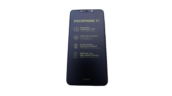 Baterai berkapasitas 4.000 mAh tersemat di dalamnya dengan fitur Quick Charge 2.0.  Foto: Pocophone F1