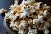 Apa Iya Ngemil Popcorn Bisa Bantu Turunkan Berat Badan?