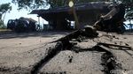Potret Jalan Terbelah di Lombok Utara