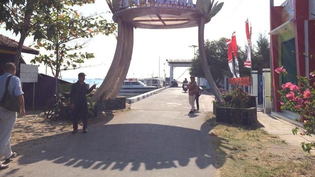 Perjuangan Menerjang Ombak Demi Terangi Karimunjawa 24 Jam
