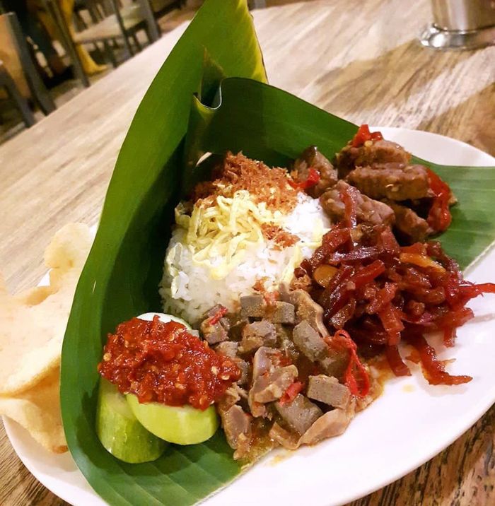 Sarapan Mantap Nasi Langgi Dengan Lauk Empal Hingga Telur Dadar