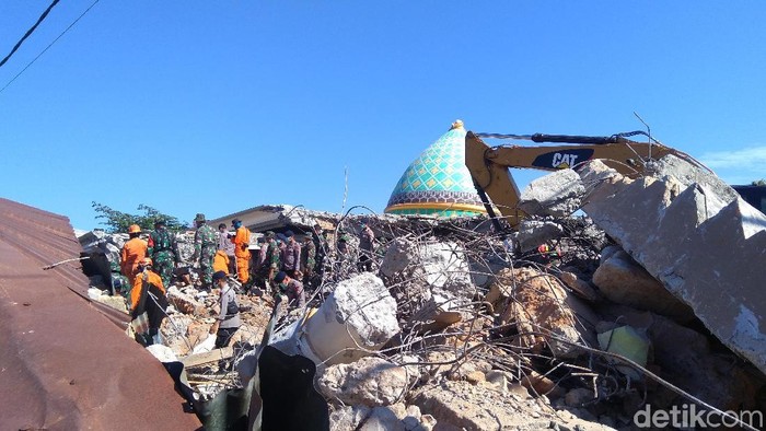 Pencarian Jemaah yang Tertimpa Masjid di Lombok Utara Dilanjutkan