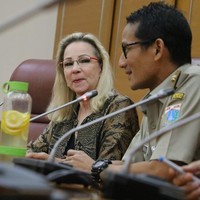 Hampir di setiap kesempatan, Sandiaga Uno mengandalkan jam tangan ini. Entah itu acara formal atau kasual, seperti ketika Sandiaga melakukan pertemuan resmi dengan Dubes Finlandia Paivi Hiltunen-Toivio. (Foto: Instagram/@sandiuno)