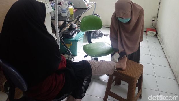 Kala Para Wanita Berhijab Hapus Tato Demi Hijrah