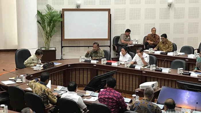Puan-Wiranto Hadiri Rapat Reformasi Birokrasi di Kantor Wapres