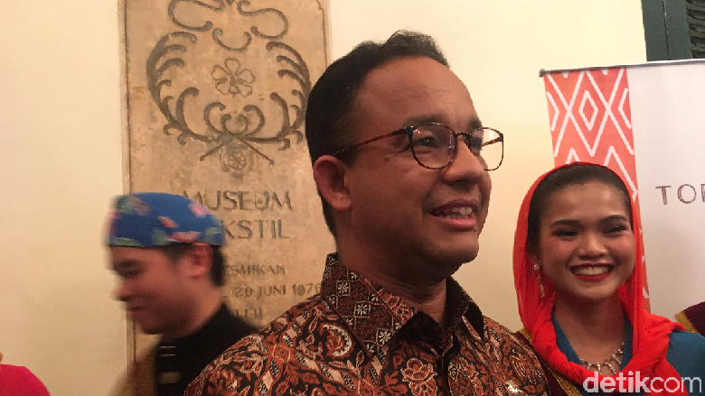 Kabar Maju Pilpres yang Dijawab Anies dengan Tawa Kabar Maju Pilpres yang Dijawab Anies dengan Tawa