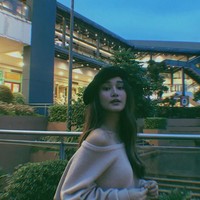 Model yang juga mantan cosplayer ini mampu memikat setiap mata yang memandangnya lewat busana stylish yang dikenakannya. Foto: Instagram @chiefilomeno