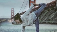 Sophia pun sering mengikuti yoga dan merawat wajah cantiknya itu. Foto: Dok. Instagram/sophia_latjuba88