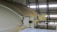 Airlander 10 juga dilengkapi dengan empat mesin diesel V8 325 tenaga kuda. Mesin itu dapat mendorongnya hingga kecepatan hingga 148 kilometer per jam (91 mph) (Barry Neild/CNN Travel)