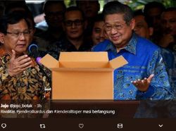 Meme Kocak #JenderalKardus vs #JenderalBaper