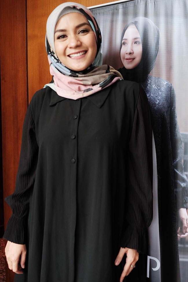 Enno Lerian menikah dengan Muhammad Nayaka Untara pad 2003, ketika usianya masih 19 tahun. Sayangnya pernikahan mereka hanya bertahan tiga tahun. Pada 2006, keduanya bercerai dan Enno menjadi janda saat masih usia 22 tahun. Ia menikah lagi dengan pengusaha yang juga duda, Priambodo Soesetyo, pada Juli 2011. Foto: Silmia Putri/Wolipop