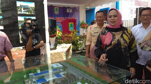 Ironisnya, rokok merupakan faktor risiko utama berbagai jenis penyakit paru.