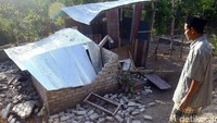 Sebagai salah satu desa yang mengalami kerusakan parah akibat gempa warga mengaku belum mendapat bantuan dari pemerintah.