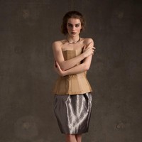 Busana strapless beraksen drapery ini juga terbuat dari kardus. Memang bukan untuk dipakai sehari-hari, tapi kreativitas Marisa Lia oke punya, kan? Foto: Dok. Marisa Lia