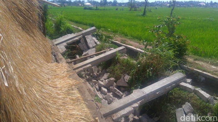 Gempa 6,2 SR Robohkan Pagar Rumah di Lombok Utara