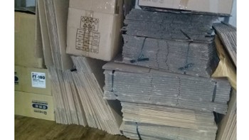 Mencari jendral di tumpukan kardus. (Foto: Twitter @Teddy_uzt)