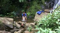 Mencuci muka di air terjun, segar! (Dadang/detikTravel)