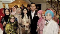 Beragam acara diabadikan Dina Lorenza bersama AHY dan juga Annisa Pohan. Dok. Instagram/dinalorenza1975