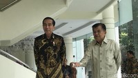 Sebelumnya, di kantor Wapres digelar rapat Komite Pengarah Reformasi Birokrasi Nasional (KPRBN). Sejumlah menteri turut hadir dalam pertemuan ini.  