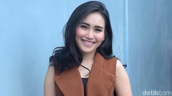 Ayu Ting Ting Happy Banget, Ada Apa?
