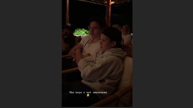 Saat Victoria Beckham dan Anak-anaknya Ketakutan Nonton Tari Bali