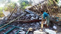 Nusa Tenggara Barat diguncang gempa berkekuatan 7 SR pada Minggu (5/8/2018) lalu. Salah satu wilayah yang mengalami kerusakan berat akibat gempa adalah desa Bayan di Lombok Utara, NTB.