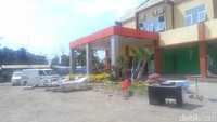 Foto: Pantauan detikcom di RSUD Lombok Utara, pukul 13.35 WITA, Kamis (9/8/2018), guncangan gempa terasa kuat. (Ahmad Bil Wahid/detikcom)