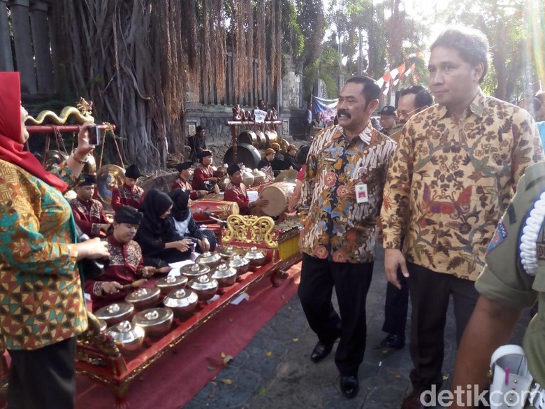 City Walk Solo Sepanjang 2 Kilometer Disulap Jadi Panggung Gamelan City Walk Solo Sepanjang 2 Kilometer Disulap Jadi Panggung Gamelan