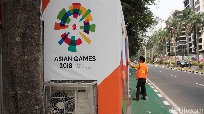 Loket tiket Asian Games 2018 disediakan di kawasan GBK, Senayan, Jakarta. Saat ini loket terebut masih dipercantik dengan logo Asian Games.