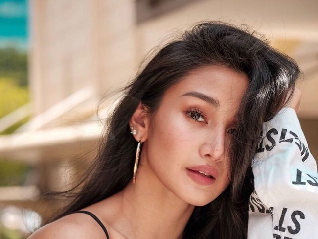 Wajahnya yang imut, dengan kulit mulus dan tubuh yang ideal membuat Chienna dikagumi oleh netizen. Foto: Instagram @chiefilomeno