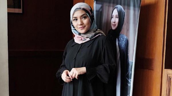 Dulu Imut Nyanyi Du Di Dam, Lihat Gaya Enno Lerian Sekarang