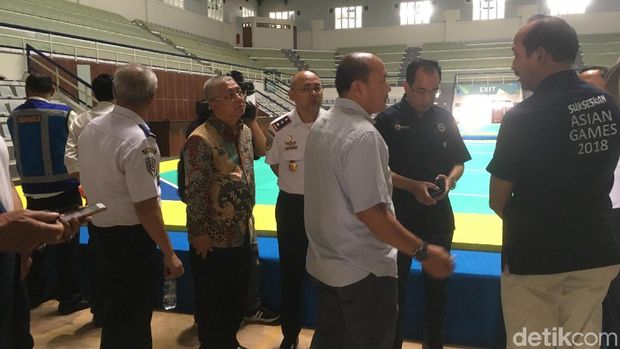 Naik Bus, Menhub Cek Waktu Tempuh Wisma Atlet ke TMII