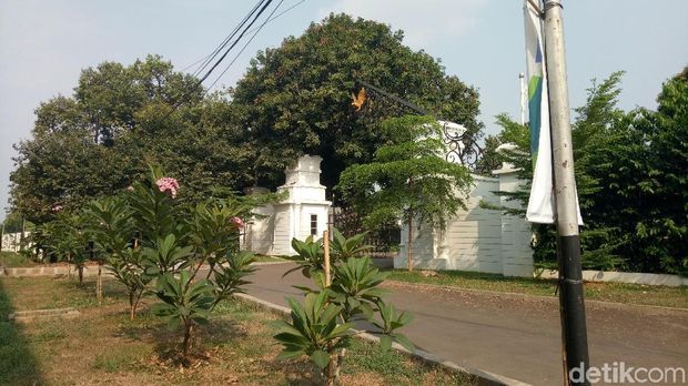 Dipo Latief dan 'Istana' Keluarganya yang Super Megah