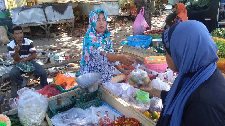 Pedagang di Lombok Utara Mulai Berjualan Pascagempa Pedagang di Lombok Utara Mulai Berjualan Pascagempa