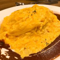 Makan Siang Pakai Omurice yang Lembut Gurih di 5 Tempat Ini, Yuk!