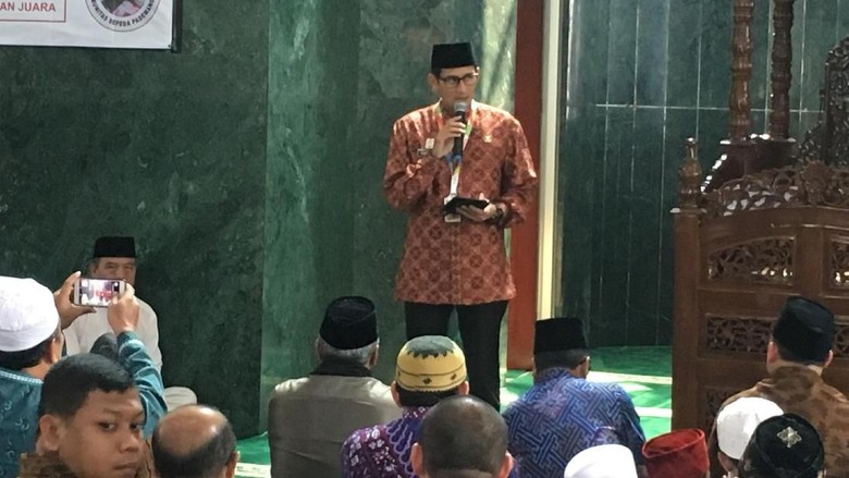 Hasil gambar untuk sandiaga uno yatimm