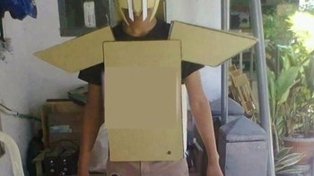 Kostum superhero dan robot dari kardus banyak ditemui. (Foto: Twitter @ryanchaniago_id)