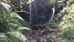 Foto: Air Terjun yang Segar di Ciamis