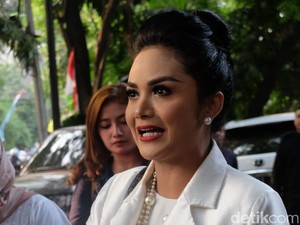 Sepatu Krisdayanti Laku Rp 6 Juta di Lelang untuk Gempa Lombok