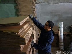 Dianggap Kumuh, Bisnis Kardus Omzetnya Bisa Capai Rp 300 Juta/Bulan
