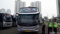 Bus tersebut telah mendapat tempelan stiker khusus Asian Games. Seluruh bus merupakan angkutan umum yang disewa Kementerian Perhubungan.
