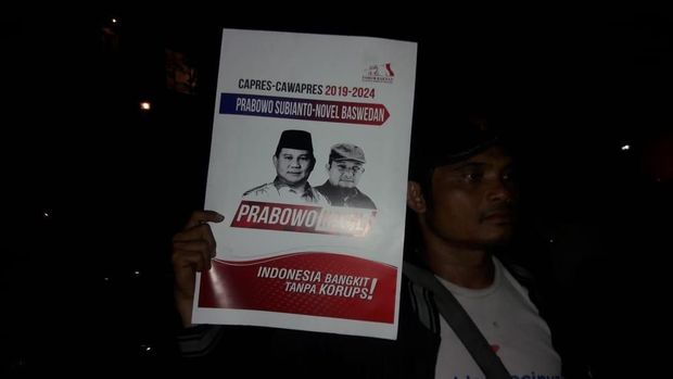Jelang Deklarasi, Poster Prabowo-Novel Dibawa ke Kertanegara
