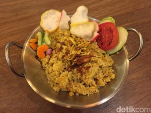 Sleepless Owls: Sedapnya Rice Bowl Sapi Krengsengan dan Nasi Goreng Betutu