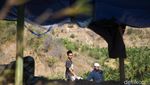 Takut Tsunami Warga Mengungsi ke Bukit