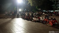 Tak ada keterangan mengapa para relawan memilih bubar dan membatalkan acara.