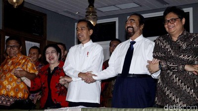 Momen Jokowi Deklarasikan Cawapres Maruf Amin