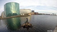 Patung ini mulai ditampilkan untuk umum pada 1913. Inspirasi putri duyung berasal dari dongeng klasik Little Mermaid karangan Hans Christian Andersen, seorang penulis terkenal asal Denmark.(Uyung/detikTravel)