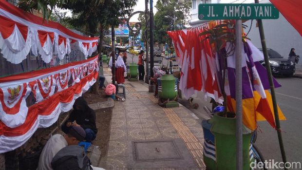 Cerita Warga Garut Banting Stir Jadi Pedagang Bendera